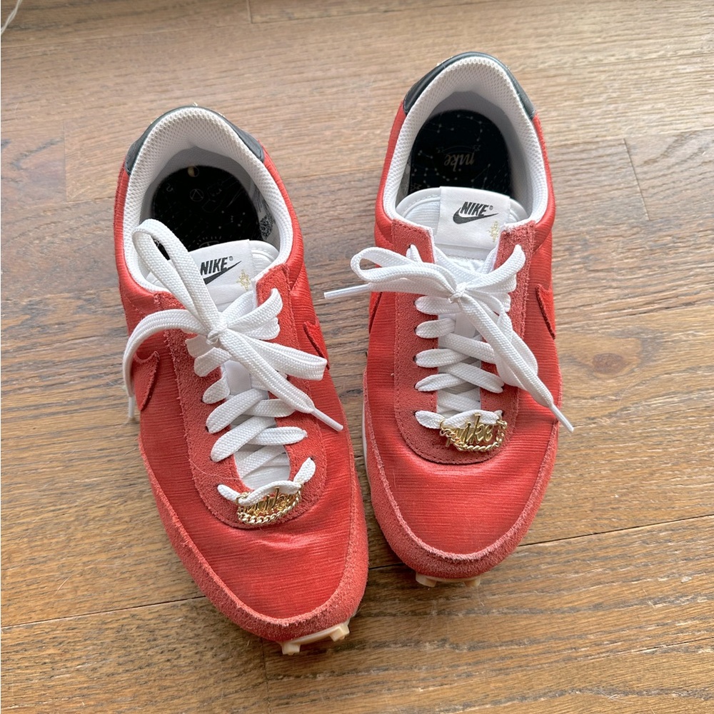 Nike Daybreak Sneaker MARTIAN SUNRISE/ CHILE RED